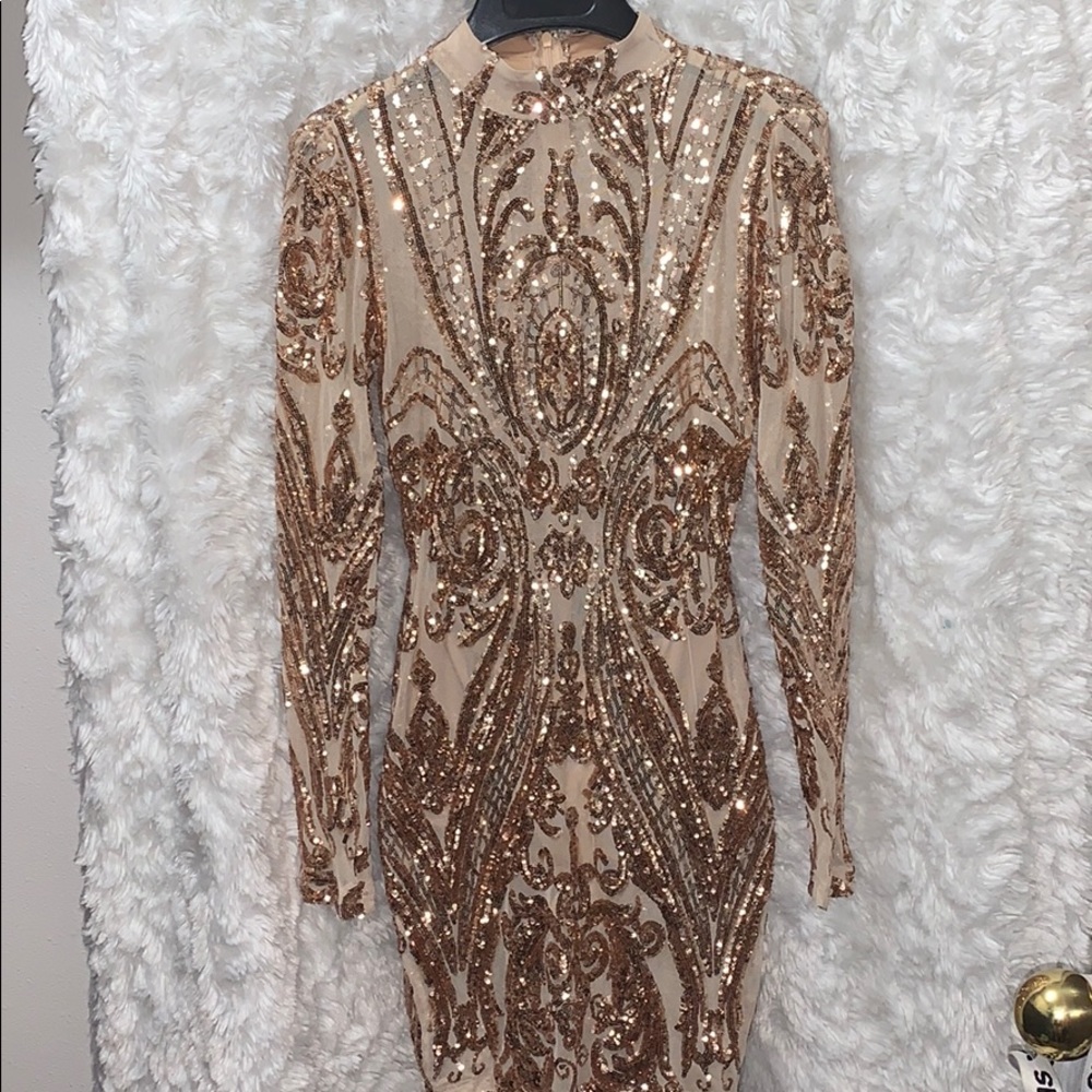 Rose gold sequined dress that hugs your neck